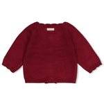 Diese wunderbare Strickjacke besticht durch ihre hochwertige Materialzusammensetzung und das liebevolle Design. Das angenehme Materialmix aus Viskose, Polyester und Nylon sorgt für optimalen Tragekomfort und Langlebigkeit. Perfekt für kleine Lieblinge – eine zeitlose Ergänzung für jeden Kinderkleiderschrank.