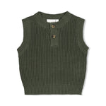 Pullunder aus feinem Strickstoff von Feetje aus der beliebten Kollektion Wiggle and Waddle. Das zeitlose Design passt perfekt zu verschiedenen Outfits und bietet maximalen Tragekomfort. Der elastische Rippstrick schmiegt sich angenehm an und ermöglicht volle Bewegungsfreiheit. Ideal für Übergangsjahreszeiten oder als praktische Schicht unter Jacken. Pflegeleicht und langlebig – ein Must-have für jeden Kleiderschrank.