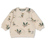 Kuscheliger Sweater von Feetje aus der Kollektion Wiggle and Waddle mit charmanten Enten im All-Over-Print. Das weiche French-Terry-Material aus Baumwolle, Polyester und Elasthan bietet maximalen Komfort und Bewegungsfreiheit. Perfekt für gemütliche Tage und spielerische Abenteuer.