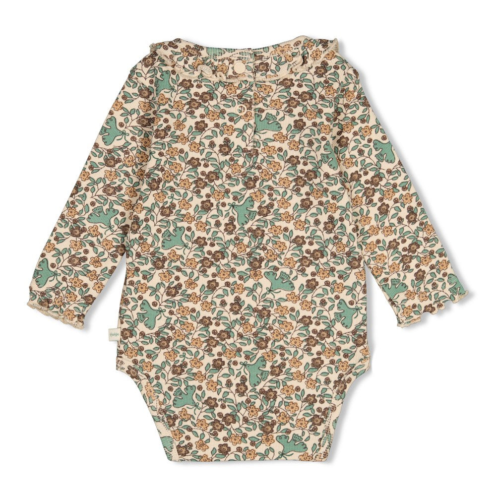 Der gerippte Body Lucky Bloombird von Feetje besticht durch sein klassisches Design und die hochwertige Verarbeitung. Das elastische Rib Jersey aus 98% Baumwolle und 2% Elasthan bietet optimalen Tragekomfort und Bewegungsfreiheit für Babys. Die natürliche Baumwollmischung ist sanft zur empfindlichen Haut und sorgt für angenehme Atmungsaktivität. Perfekt für den Alltag – vielseitig kombinierbar und pflegeleicht.