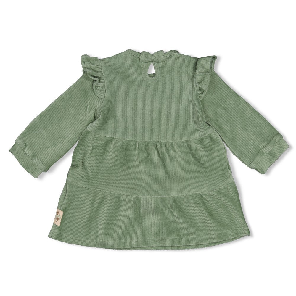 Weiches Samtkleid mit feiner Rippstruktur – perfekt für kleine Fashionistas. Das Lucky Bloombird Kleid von Feetje besticht durch seinen angenehmen Tragekomfort und die hochwertige Velours-Rib-Verarbeitung. Die elastische Mischung aus Baumwolle, Polyester und Elasthan sorgt für optimale Bewegungsfreiheit und Langlebigkeit. Ein zeitloses Lieblingsstück für jeden Tag.