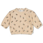 Dieser kuschelige Sweater besticht durch seine hochwertige Velours-Rippe und die liebevolle Stickerei mit dem Lucky Bloombird Motiv. Die Mischung aus Baumwolle, Polyester und Elasthan sorgt für optimale Bewegungsfreiheit und langlebigen Tragekomfort. Ein zeitloses Lieblingsstück für kleine Fashionistas.