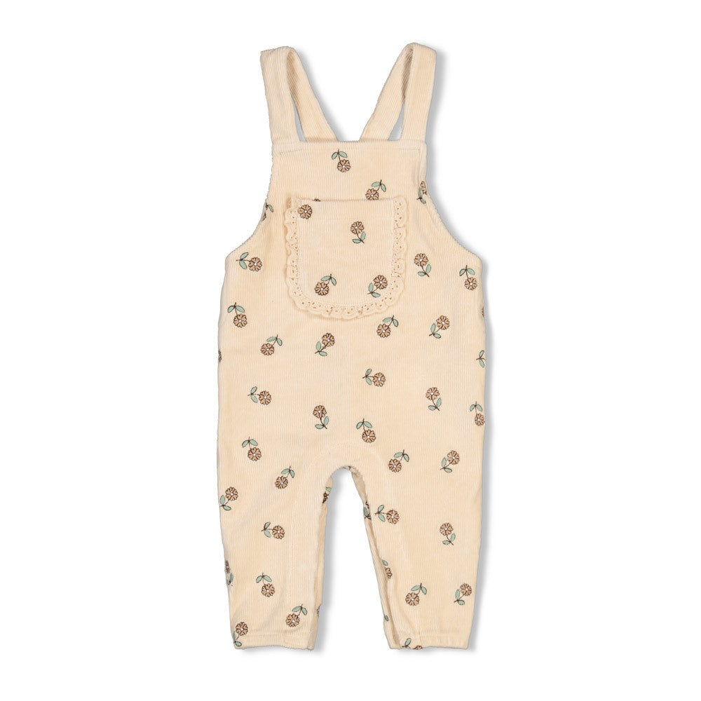 Gerippte Latzhose Samt Stickerei - Lucky Bloombird von Feetje. Diese hochwertige Latzhose besticht durch ihre weiche Velours-Rippe und zarte Stickerei-Details. Das angenehme Material aus 65% Baumwolle, 33% Polyester und 2% Elasthan bietet optimalen Tragekomfort und Bewegungsfreiheit für aktive Kleinkinder. Perfekt für den Alltag und besondere Anlässe.