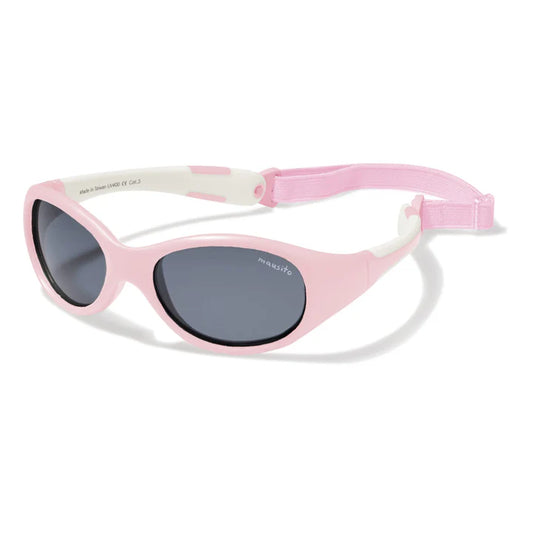„The Surfer“ ist eine preisgekrönte Kindersonnenbrille aus Europa, die perfekt sitzt und speziell für Kinder entwickelt wurde. Sie bietet 100% UV400-Schutz, ist bruchsicher, leicht und wasserfest. Hergestellt aus schadstofffreiem Material, sorgt sie für sicheren und bequemen Tragekomfort. Die Verpackung ist vollständig recycelt – ideal für kleine Abenteurer und umweltbewusste Familien.