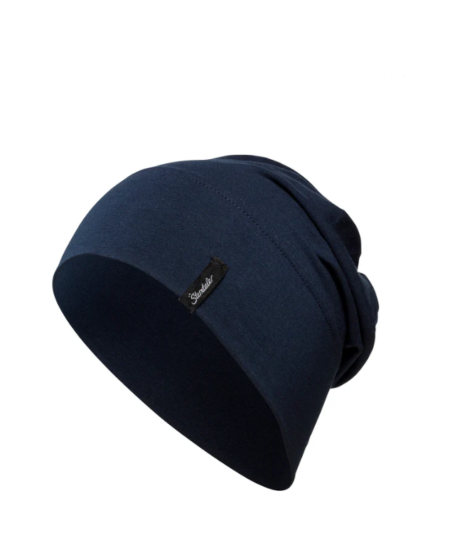 Die OCS Beanie uni aus 95 % zertifizierter Bio-Baumwolle bietet weichen Tragekomfort und flexible Passform dank 5 % Elasthan. Ihr schlichtes, einfarbiges Design passt zu jedem Look – mit oder ohne Umschlag. Pflegeleicht und nachhaltig ist sie der perfekte Begleiter für Alltag und Freizeit.