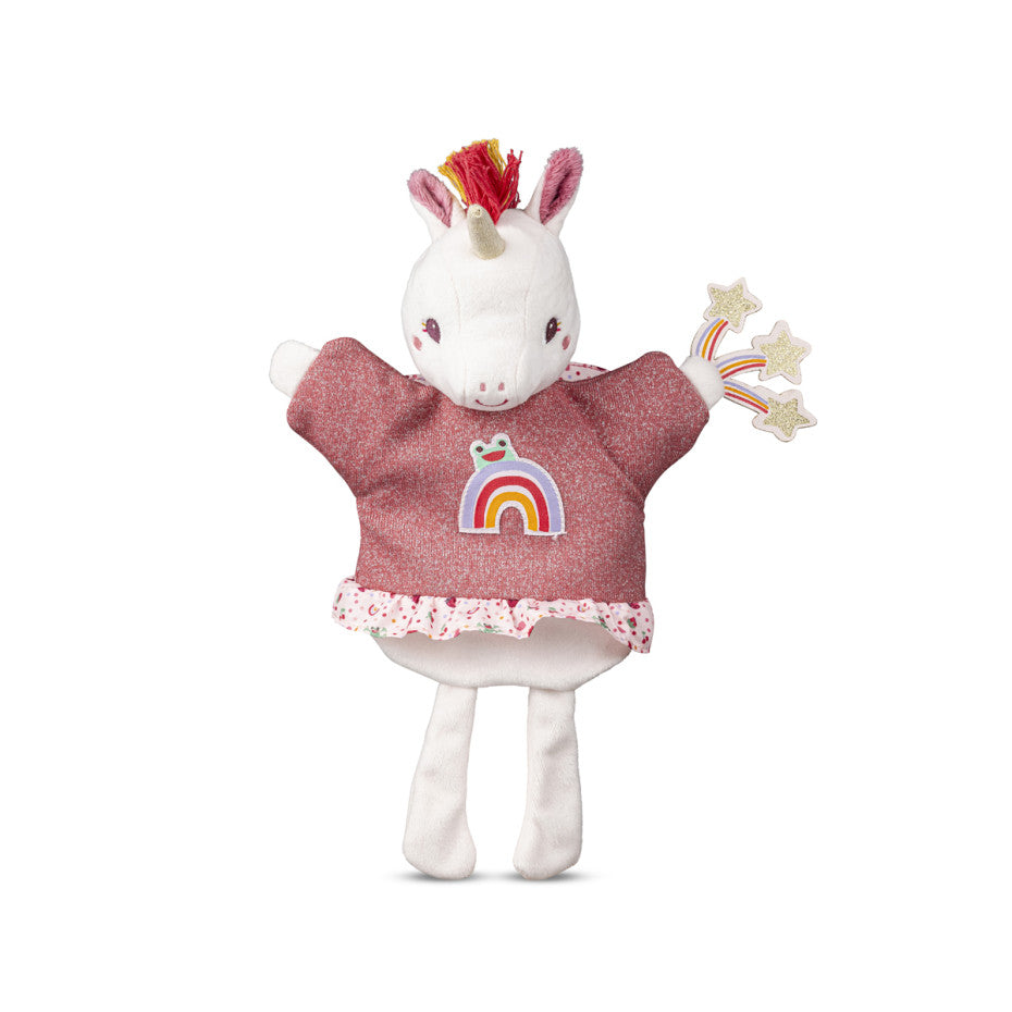 Begleiten Sie Ihr Kind mit der weichen Lena Handpuppe ins Traumland. Diese kuschelige Einhorn-Puppe aus recyceltem Polyester regt die Fantasie an, vertreibt Albträume und fördert spielerisch die motorischen Fähigkeiten. Mit ihrem bunten Horn und der farbenfrohen Mähne wird Lena schnell zum Lieblingsbegleiter – ideal zum Erzählen von Geschichten und gemeinsamen Spielen. Waschbar bei 30 °C und perfekt für Kinder ab Geburt.