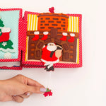 Das Mini Quiet Book Christmas von Jolly Designs begleitet Kinder ab 18 Monaten durch die Weihnachtszeit. Mit sechs interaktiven Seiten trainieren sie Feinmotorik und Kreativität – vom Schmücken des Tannenbaums bis zum Zählen der Adventskerzen. Aus OEKO-TEX® zertifizierten Materialien gefertigt, ist es sicher, robust und ideal für kleine Hände.
