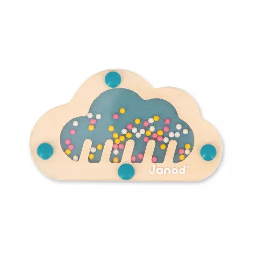 Eine Spielbox eigens für Babys ab 12 Monaten: Das ist die Janod Box! Speziell zur Stimulation der Sinne entwickelt, enthält unser Spielset 4 lustige Lernspielzeuge. Ein Formensortierer aus Holz, 3 Stoffstücke mit unterschiedlichen Strukturen, eine dreiteilige runde Pyramide und ebenfalls in dieser Babybox enthalten ist ein hölzerner Regenmacher in Form einer Wolke. Zu guter Letzt gibt es noch ein schönes Holzpuzzle.