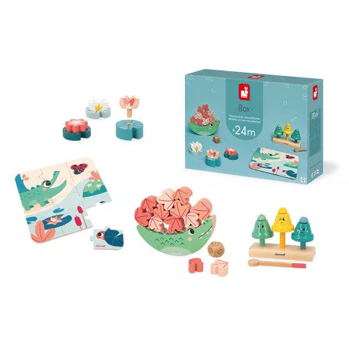 Beschreibung

Eine Spielbox eigens für Babys ab 24 Monaten: Hier ist die Janod Box! Diese Babybox wurde speziell zur Förderung von Konzentration und Genauigkeit entwickelt und enthält 4 schöne Spielzeuge.

Da ist zunächst ein Balancierspiel aus Holz in Form eines Krokodils: Ziel ist es, möglichst viele der 12 mitgelieferten Holzblätter auf seinem Rücken zu stapeln. Es stehen zwei verschiedene Größen zur Verfügung - für eine größere Herausforderung!
Es gibt zwei Spielmöglichkeiten: allein oder zu mehreren od