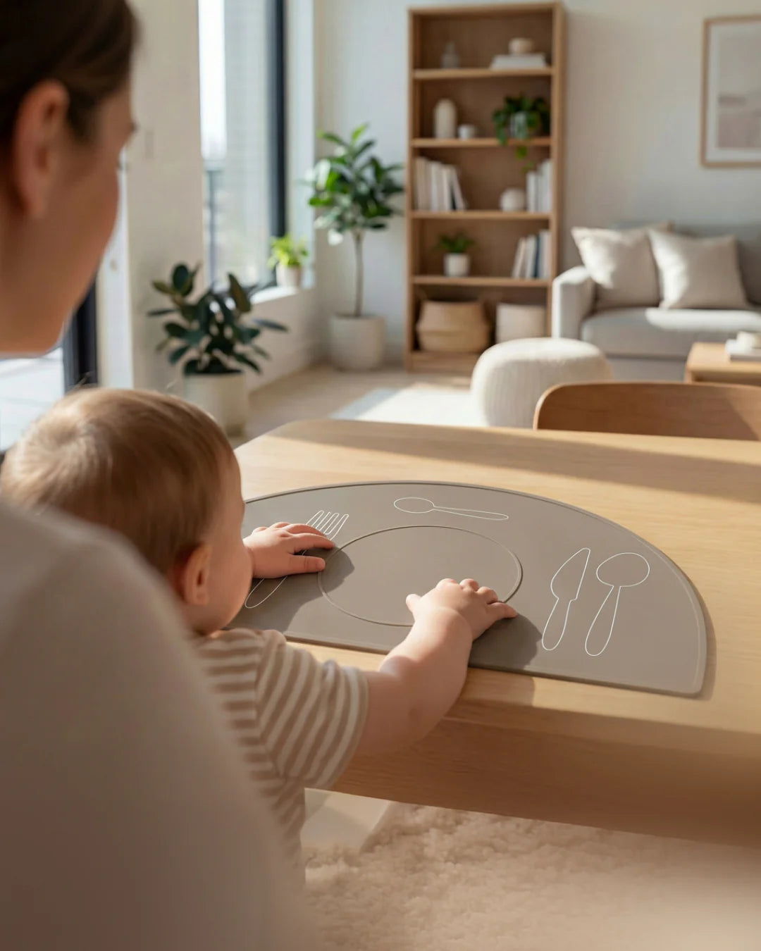 Montessori-inspiriert, rutschfest und klar strukturiert – so wissen kleine Hände genau, wohin alles gehört.

Fördert Selbstständigkeit, ist pflegeleicht und gemacht für kleine „Ich kann das selbst“-Momente.