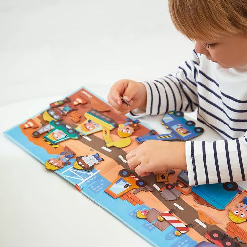 Beschreibung

Hier geht's zum Betonmischer! Marie, hast du deinen Presslufthammer? Dieses magnetische Spiel zum Thema Baustelle wird Ihre Kinder ab 3 Jahren zu den schönsten Geschichten inspirieren.