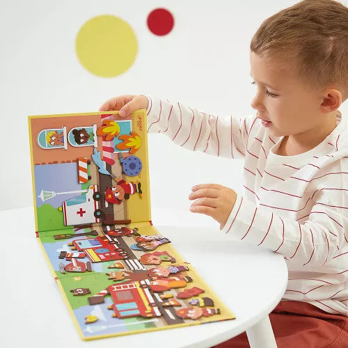 Beschreibung

Eine kleine Katze, die gerettet werden muss, ein Feuer, das gelöscht werden muss, das Wehwehchen eines Kindes ... Zum Glück ist die Feuerwehr da, um die Situation zu retten! Dieses Magnetspiel wird Ihre Kinder ab 3 Jahren begeistern.
