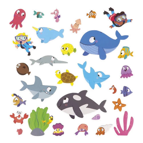 Beschreibung

Wie wär's mit einem Picknick? Ihre Kinder tauchen ab 3 Jahren in die Tiefen des Meeres ein mit dieser illustrierten magnetischen Dekoration, die Fische und Schalentiere miteinander verbindet.

Dieses Magnetspiel besteht aus einem magnetischen Dekor und 30 Magneten. Die Feinmotorik, die bei den ersten Lernschritten Ihres Kindes im Mittelpunkt steht, wird durch das Greifen der magnetischen Teile gefördert.