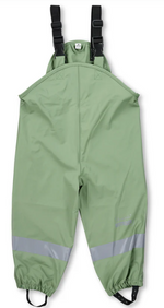 Diese ungefütterte Regenhose schützt zuverlässig vor Nässe und Kälte an milden Tagen. Mit verschweißten Nähten, verstellbaren Trägern und Druckknöpfen bietet sie flexiblen Komfort. Reflektierende Elemente sorgen für bessere Sichtbarkeit im Dunkeln. Robust und flexibel begleitet sie sicher durch Matsch und Pfützen.