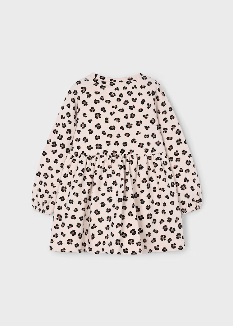 Originelles zweiteiliges Set für Mädchen.
Kleid mit Raglan Ärmeln für Mädchen. Design mit U-Boot Ausschnitt. Warmer und kuscheliger Sweatstoff (gebürstet), perfekt für die kälteren Monate. Modell mit Raffung.
Kindertasche für Mädchen, in der sie ihre wichtigsten Utensilien aufbewahren können. Ein praktisches und tolles Accessoire, um jeden Look zu vervollständigen.