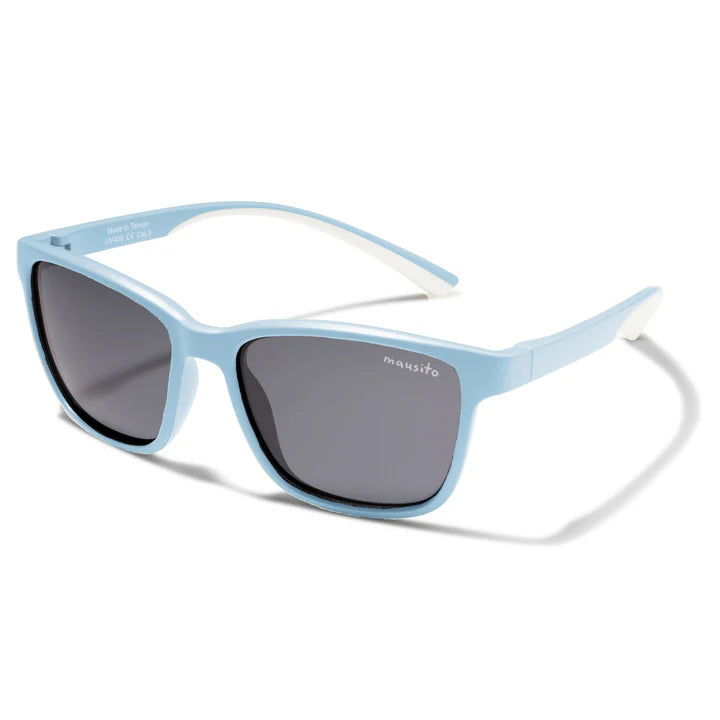 Die „The Boho“ Kindersonnenbrille bietet 100% UV400-Schutz und ist speziell für aktive Kinder entwickelt. Sie ist leicht, bruchsicher, wasserfest und aus schadstofffreiem Material gefertigt – ideal für Sonne und Spielplatz. Nachhaltige Verpackung inklusive.