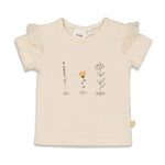 Beschreibung&nbsp;

Das T-Shirt aus der Kollektion „Bloom With Love“ von Feetje vereint stilvolles Design mit höchstem Tragekomfort. Hergestellt aus hochwertigen Materialien, bietet es eine angenehme Passform, die sich ideal für den Alltag eignet. Mit seinem liebevollen Motiv setzt es ein modisches Statement und bringt positive Energie in jeden Look. Dieses Shirt ist die perfekte Wahl für alle, die Wert auf Qualität und Ausdruck legen – überzeugen Sie sich selbst und bringen Sie mit „Bloom With Love“ frisch