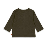 Beschreibung

Das Langarmshirt von Feetje aus der Adventure Kollektion bietet hohen Tragekomfort und einem coolen Print. Es ist die perfekte Wahl für kühlere Tage und verwöhnt die Haut mit seinem weichen Material. So genießen Sie einen stilvollen und bequemen Tag.