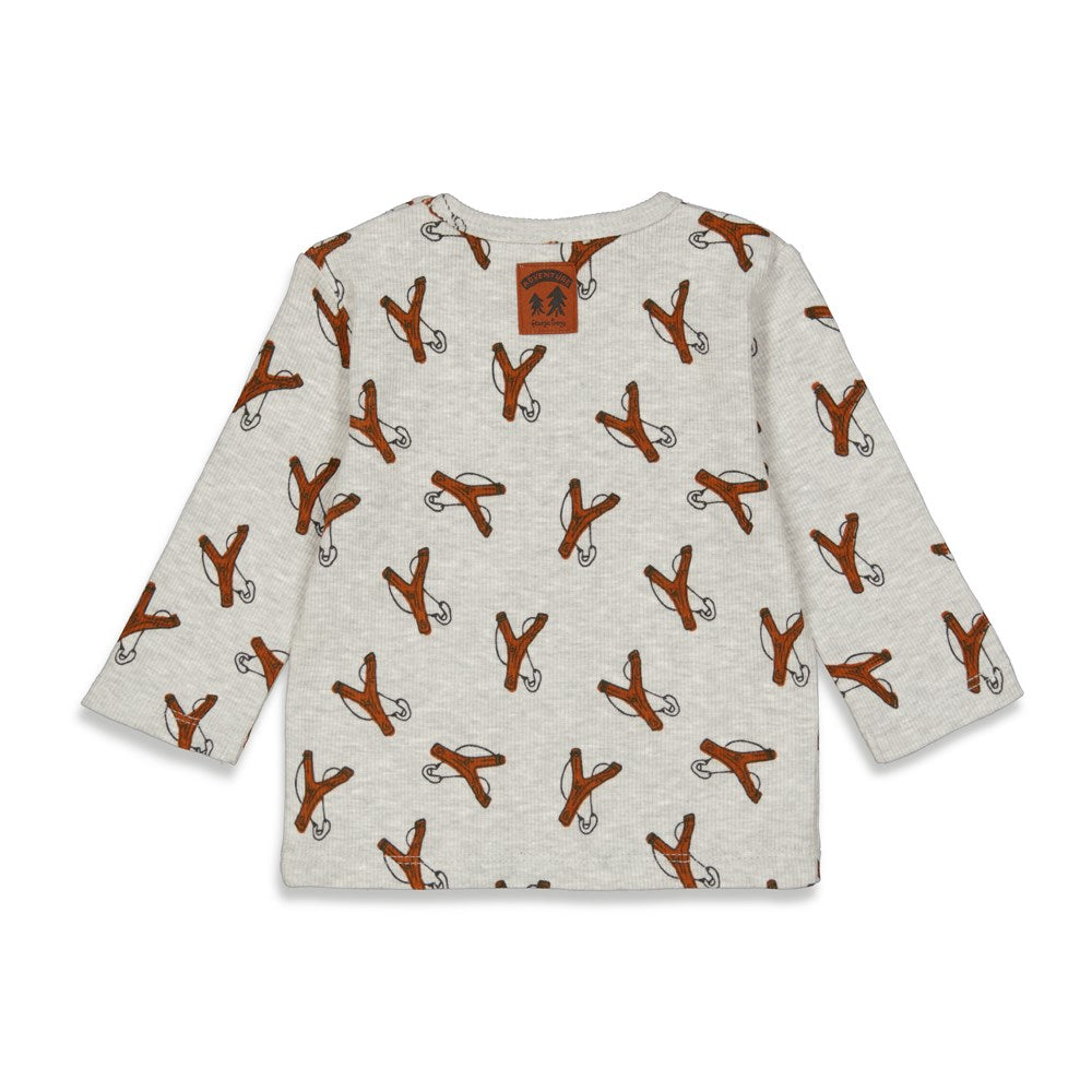 Beschreibung

Das Longsleeve Yay - Adventure von Feetje kombiniert Komfort und Stil für jeden Tag. Hergestellt aus weichem Material, bietet es ein angenehmes Tragegefühl und ist ideal für kühle Tage. Mit seinem ansprechenden Design begleitet es Sie modisch und bequem durch jede Gelegenheit.